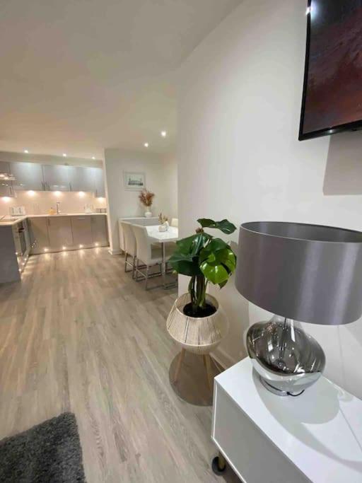 Luxury Town Centre Apartment Walking Distance To Rsc Theatre Stratford-upon-Avon Exteriör bild