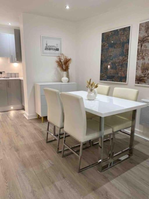 Luxury Town Centre Apartment Walking Distance To Rsc Theatre Stratford-upon-Avon Exteriör bild