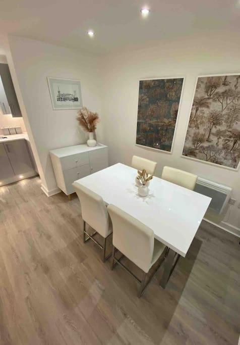 Luxury Town Centre Apartment Walking Distance To Rsc Theatre Stratford-upon-Avon Exteriör bild