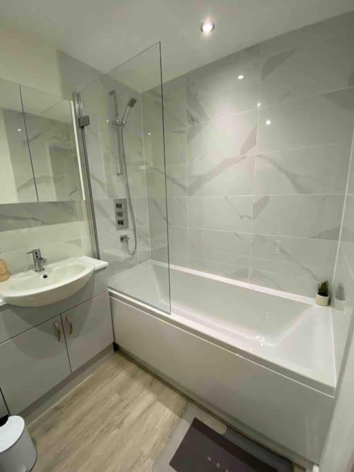 Luxury Town Centre Apartment Walking Distance To Rsc Theatre Stratford-upon-Avon Exteriör bild